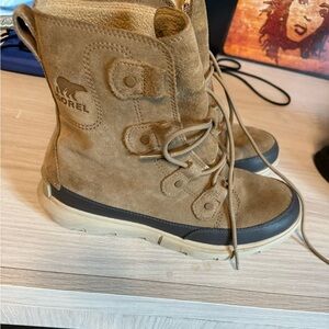 Great condition. Gently used Sorel.
